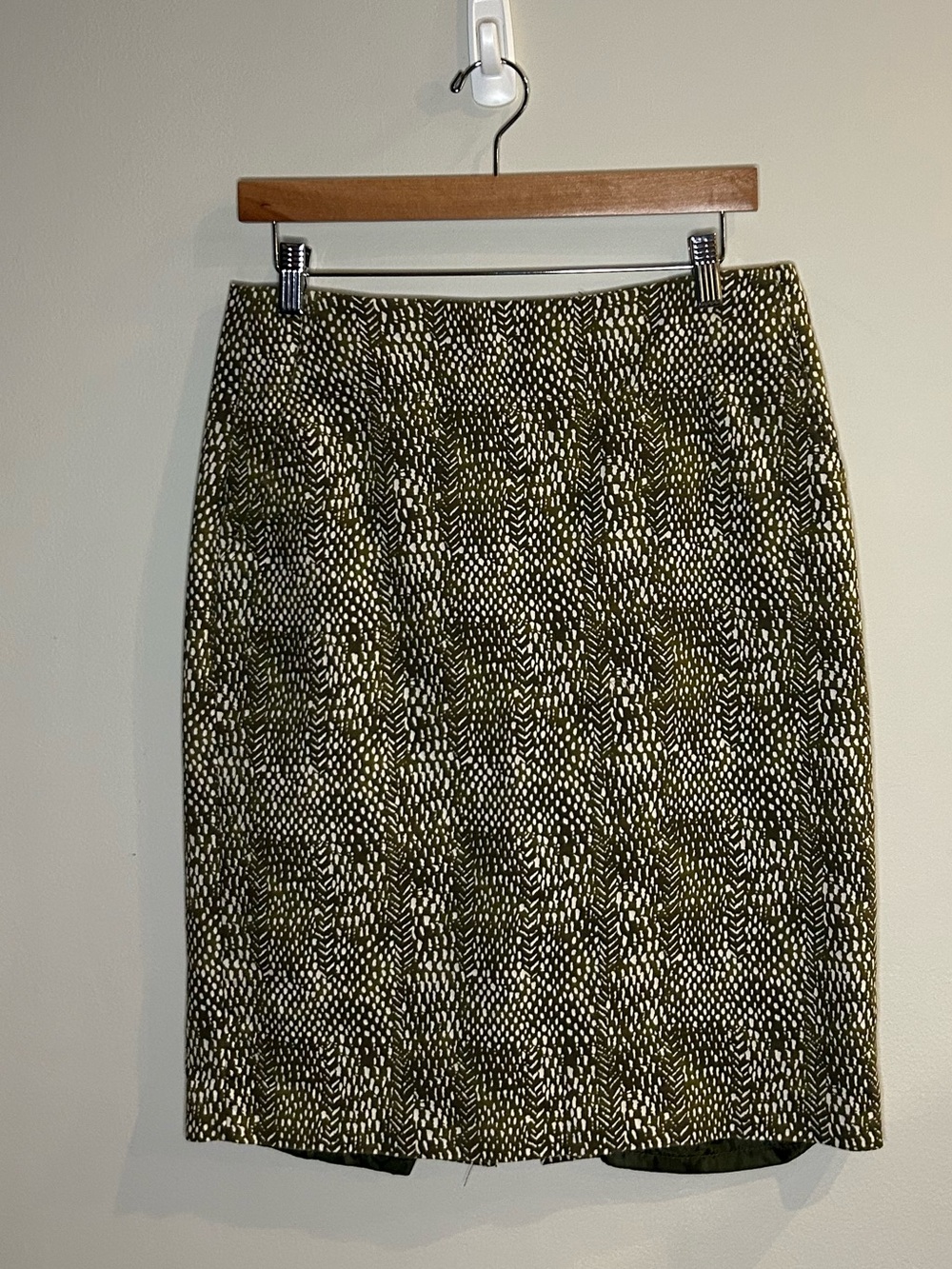 Rafaella Olive and White Printed Pencil Skirt Sz 8